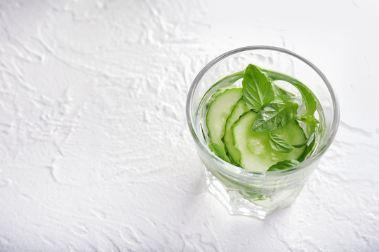 创作别流水线：锁核心、放变量